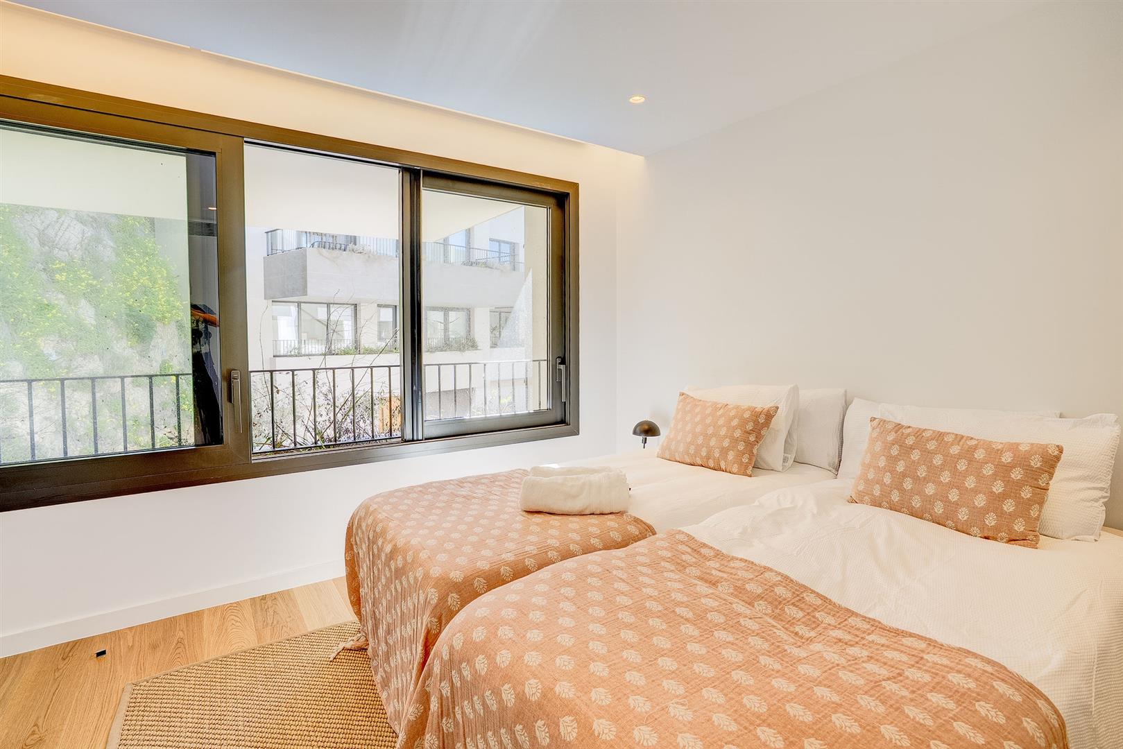 Image of House - 5 Bedrooms - 6 Bathrooms for Sale in North Gorge-Gibraltar, Image 22